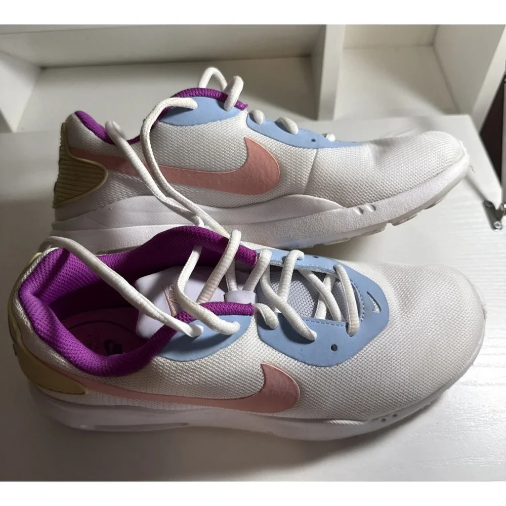 Women's Nike AIR Sneakers‎ Shoes Womens size 8